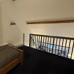 2 Avec Mezzanine Lägenhet *