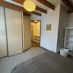 2 Avec Mezzanine Lägenhet